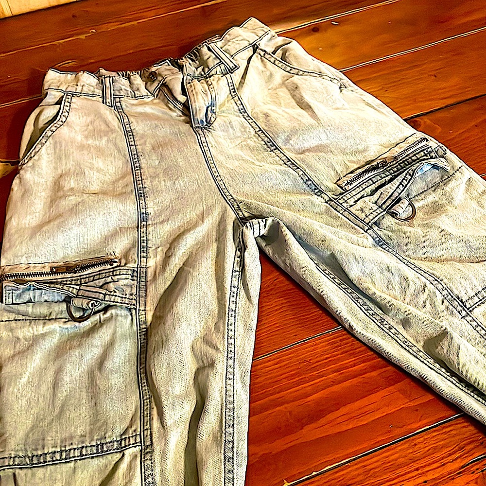 HOT TOPIC cuffed jeans